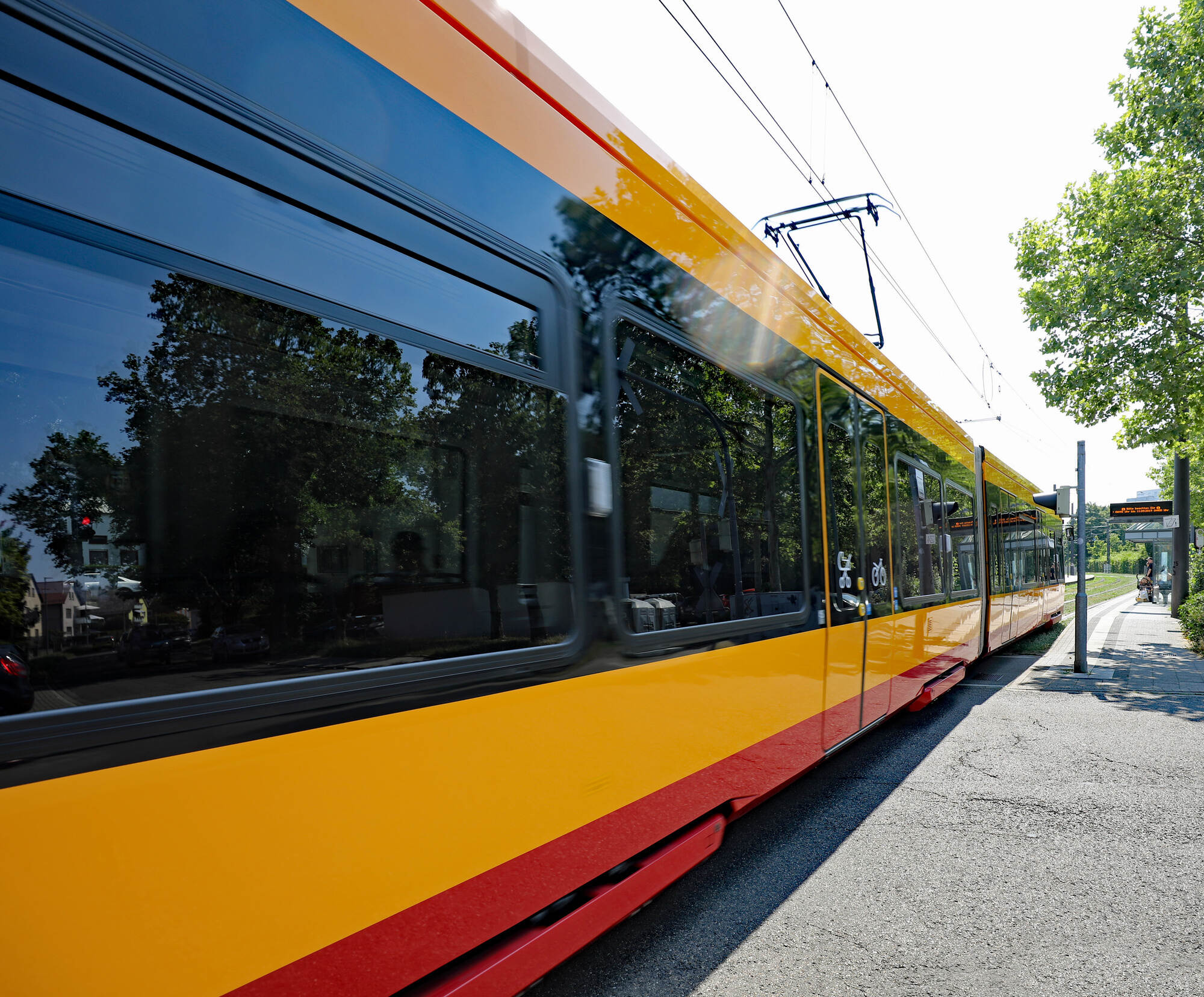 Großeinsatz am Bahnhof Grötzingen: Bahnlinie zwischen Karlsruhe und ...