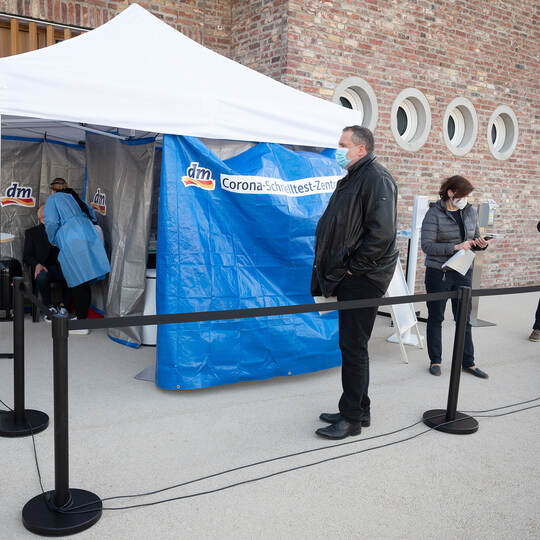 Coronavirus - Schnelltests bei Drogeriemarkt DM