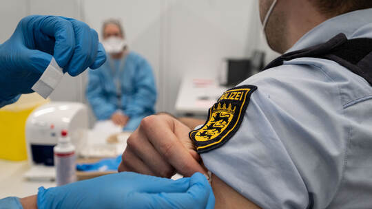 Coronavirus - Impfung von Polizeibeamten