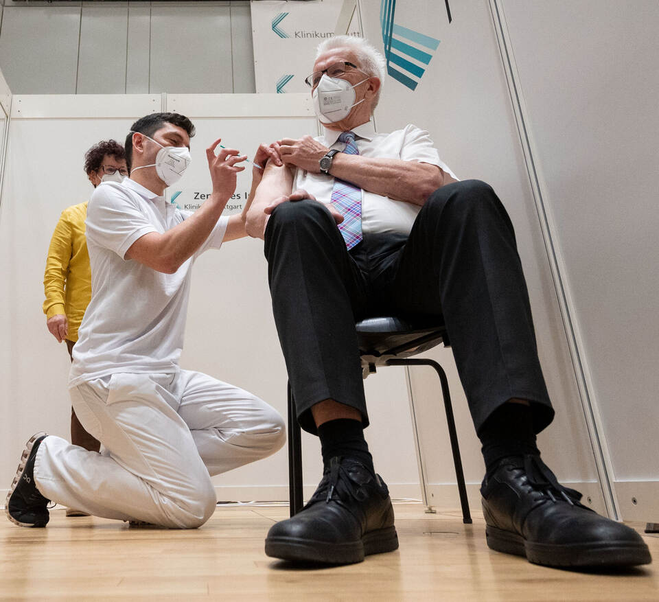 Kretschmann erhält erste Impfung gegen das Coronavirus