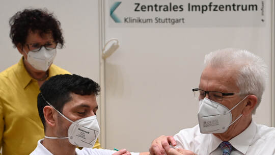 Kretschmann erhält erste Impfung gegen das Coronavirus