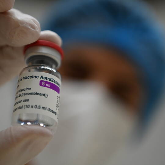 Kretschmann erhält erste Impfung gegen das Coronavirus