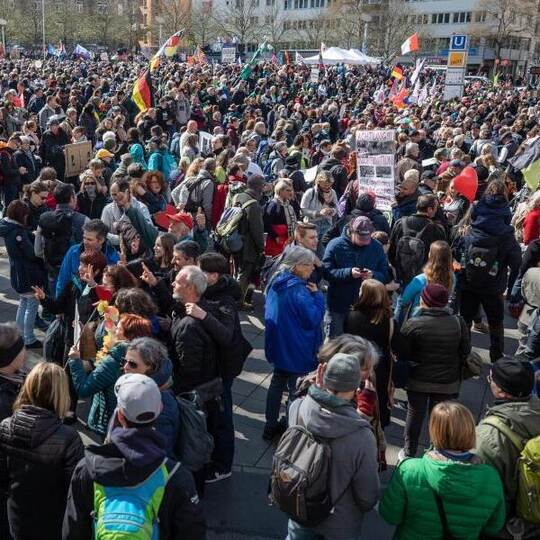 «Querdenken» in Stuttgart «Querdenken» in Stuttgart