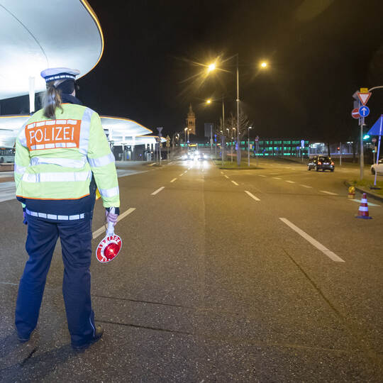 Kontrolle Polizei Ausgangssperre