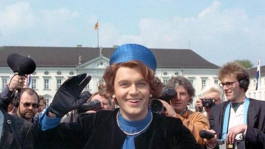 Hape Kerkeling als Königin Beatrix Hape Kerkeling als Königin Beatrix