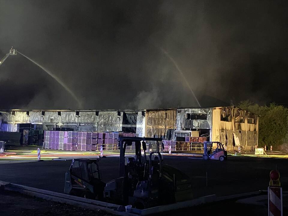 Millionenschaden bei Großbrand in kunststoffverarbeitender Firma