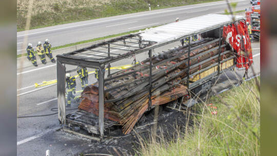 Brand LKW A8 Heimsheim PF Süd