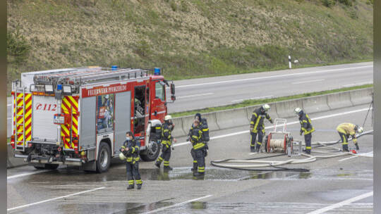 Brand LKW A8 Heimsheim PF Süd