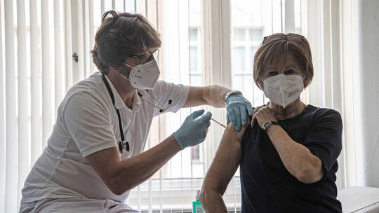 Coronavirus - Hausarzt impft gegen Corona