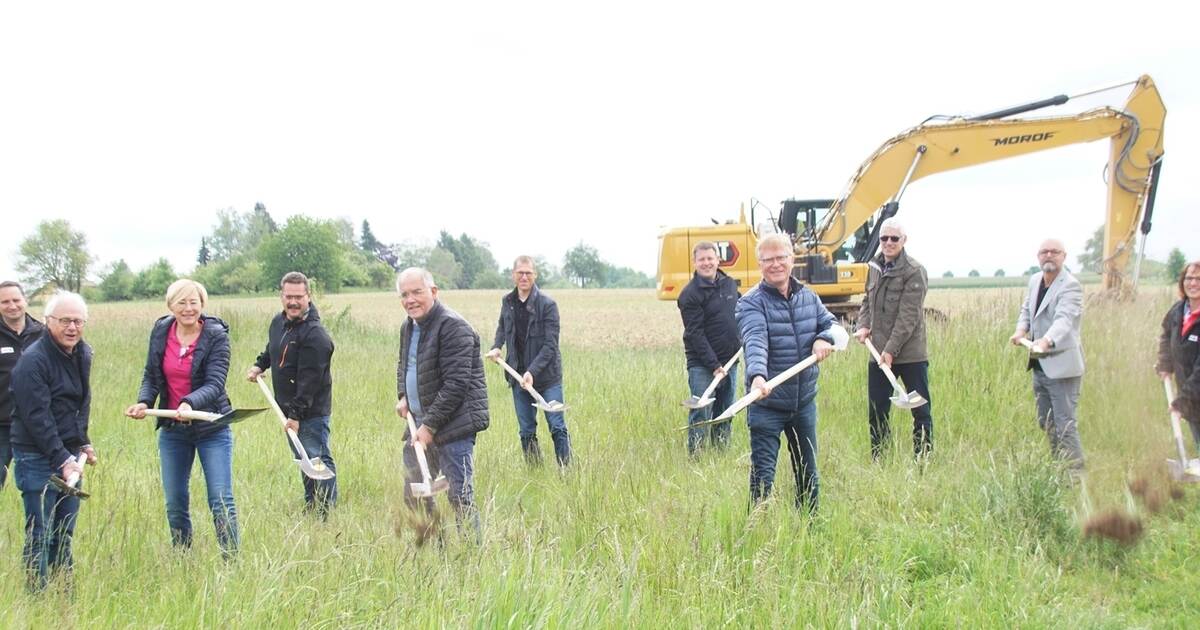 Am Dürrner Ortsrand wird gebaut Erster Spatenstich für Neubaugebiet