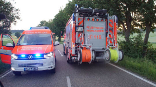 Muehlacker-Grossglattbach: schwerer Verkehrsunfall zwischen Roller und Trakor - Person in Lebensgefahr