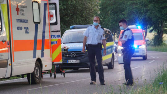 Muehlacker-Grossglattbach: schwerer Verkehrsunfall zwischen Roller und Trakor - Person in Lebensgefahr