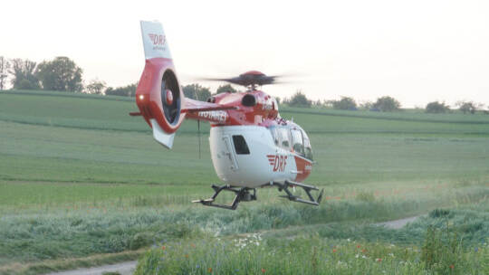 Muehlacker-Grossglattbach: schwerer Verkehrsunfall zwischen Roller und Trakor - Person in Lebensgefahr
