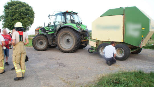 Muehlacker-Grossglattbach: schwerer Verkehrsunfall zwischen Roller und Trakor - Person in Lebensgefahr