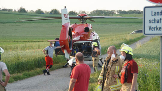 Muehlacker-Grossglattbach: schwerer Verkehrsunfall zwischen Roller und Trakor - Person in Lebensgefahr