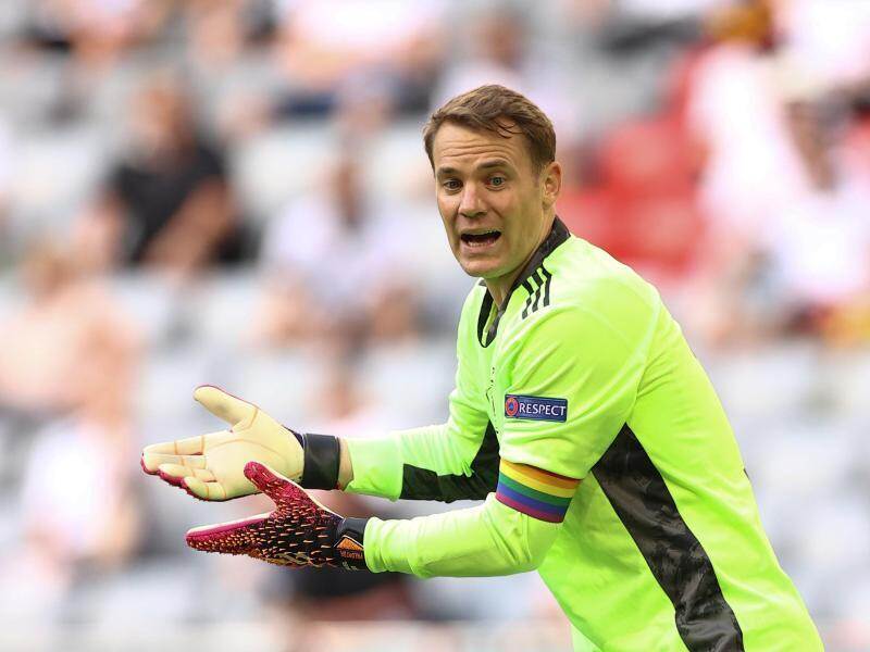 UEFA prüft Regenbogen-Kapitänsbinde von Manuel Neuer ...