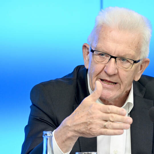 Regierungs Pressekonferenz - Winfried Kretschmann