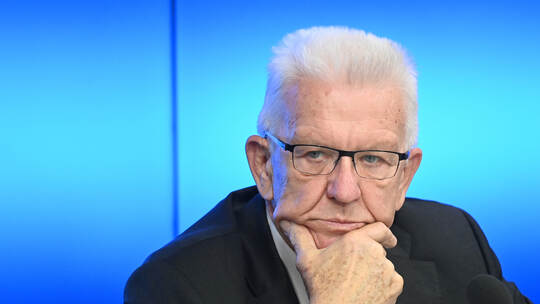Regierungs Pressekonferenz - Winfried Kretschmann
