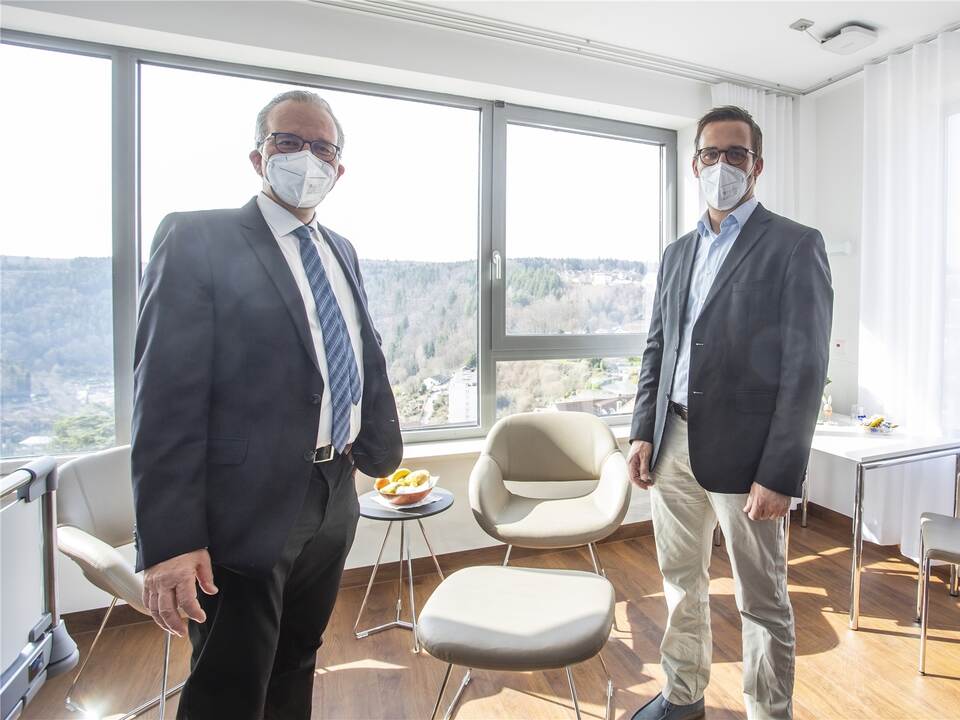 Klinik Neuenbürg baut Muskeln auf: Top-Chirurg aus Wildbad abgeworben ...