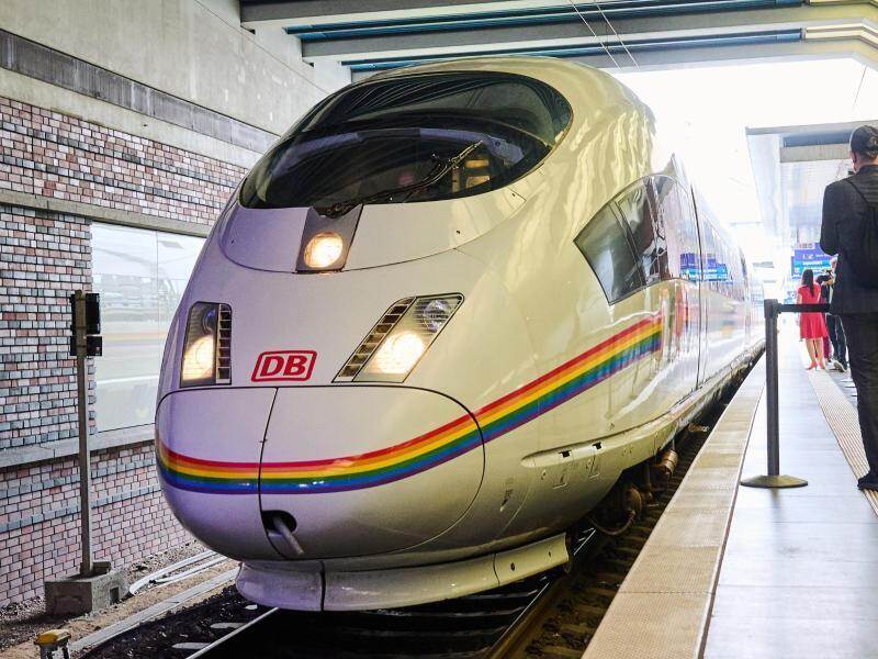 Deutsche Bahn schickt RegenbogenICE auf die Reise Wirtschaft weltweit PforzheimerZeitung