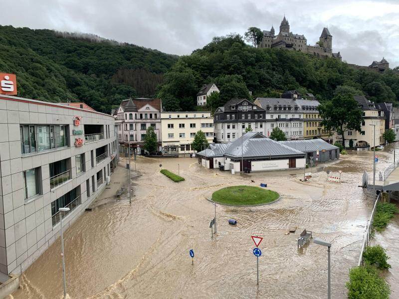Hochwasser: Häuser eingestürzt - rund 30 Menschen vermisst ...
