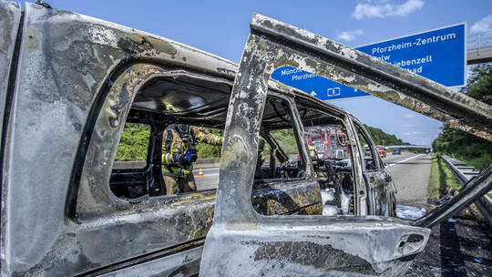 Fahrzeugbrand BAB A8 Pf-West