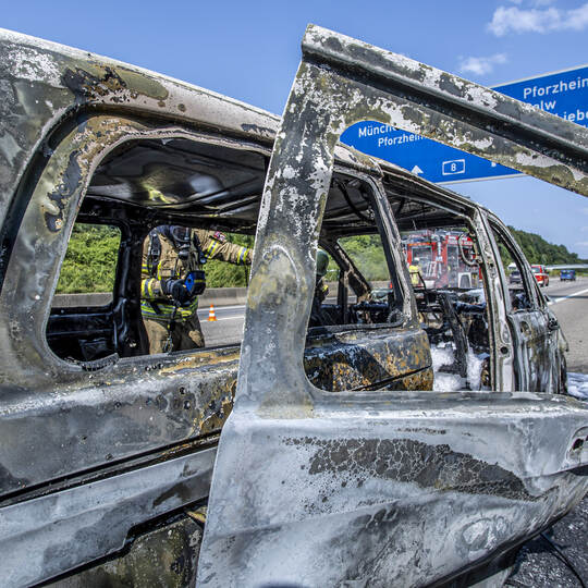 Fahrzeugbrand BAB A8 Pf-West