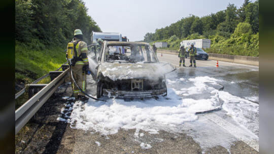 Fahrzeugbrand BAB A8 Pf-West