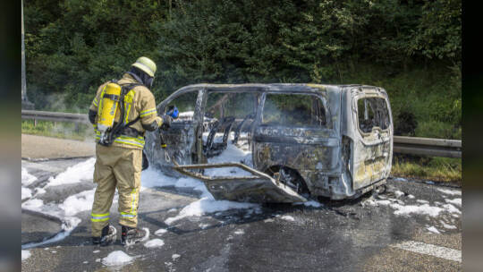 Fahrzeugbrand BAB A8 Pf-West