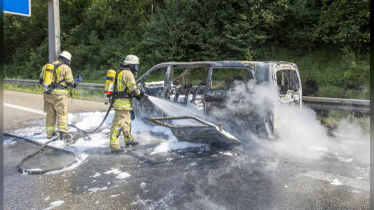 Fahrzeugbrand BAB A8 Pf-West
