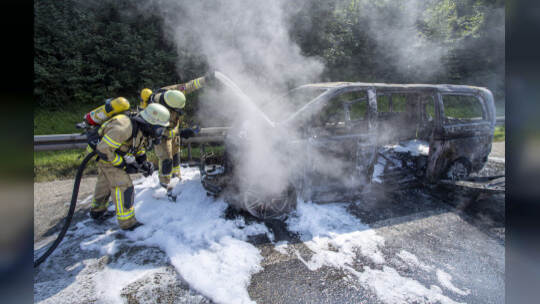 Fahrzeugbrand BAB A8 Pf-West