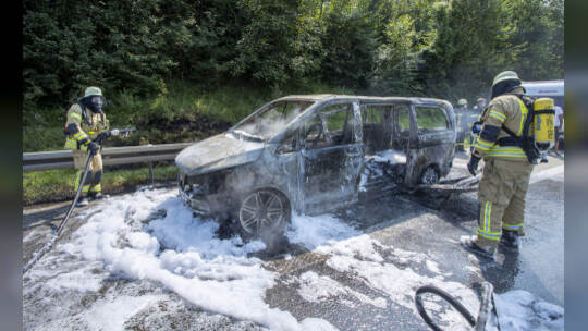 Fahrzeugbrand BAB A8 Pf-West