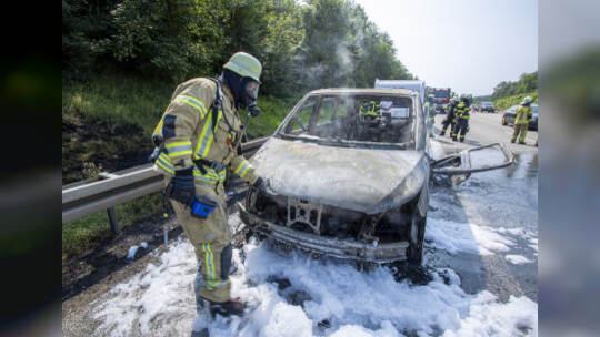 Fahrzeugbrand BAB A8 Pf-West