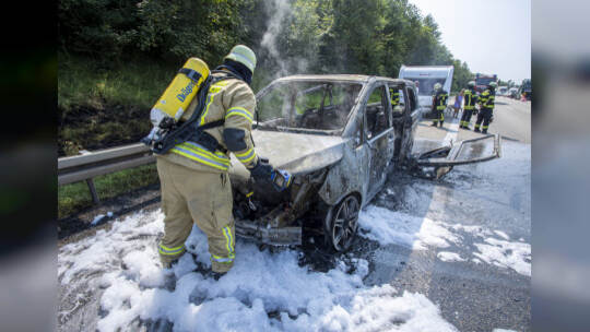 Fahrzeugbrand BAB A8 Pf-West
