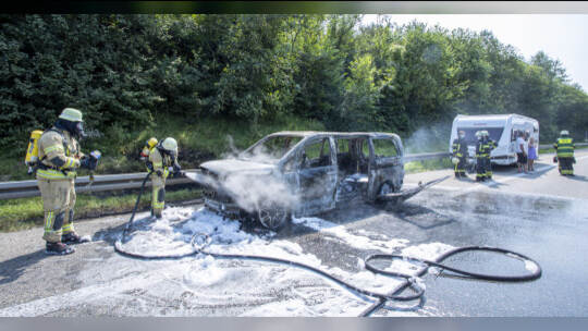 Fahrzeugbrand BAB A8 Pf-West