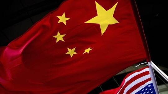 Flaggen von China und den USA Flaggen von China und den USA