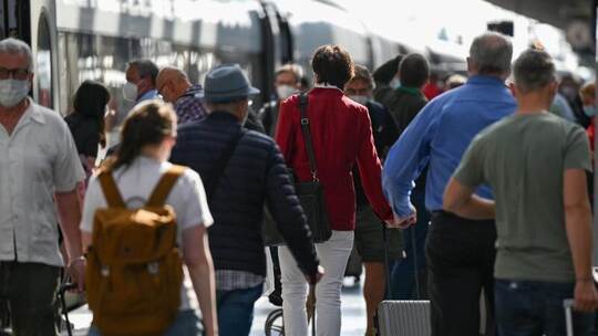 Reisende am Frankfurter Hauptbahnhof