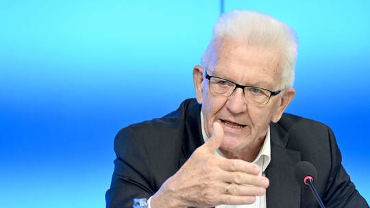 Regierungs Pressekonferenz - Winfried Kretschmann