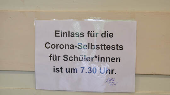Coronavirus - Teststation in Gymnasium