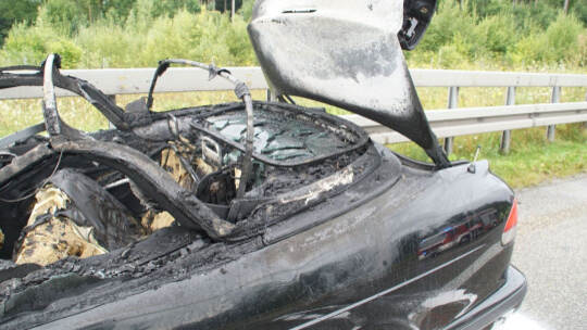 Friolzheim: Pkw in Vollbrand - Feuerwehr im Einsatz