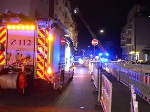 Feuerwehr Pforzheim rettet 15 Personen aus brennendem Haus