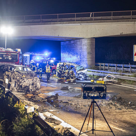 Schwerer VU BAB A8 PF-Ost Falschfahrer