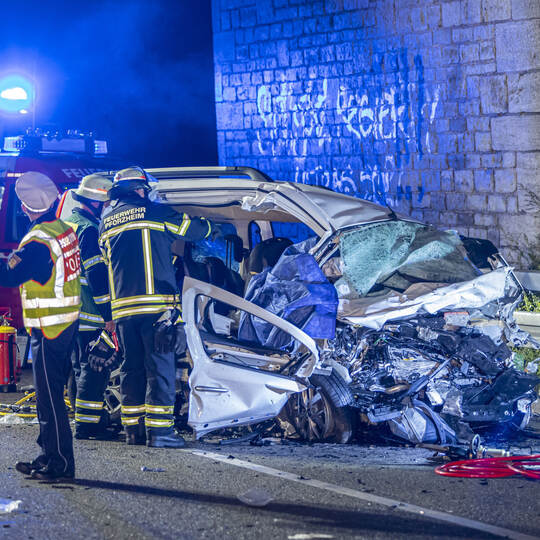 Schwerer VU BAB A8 PF-Ost Falschfahrer