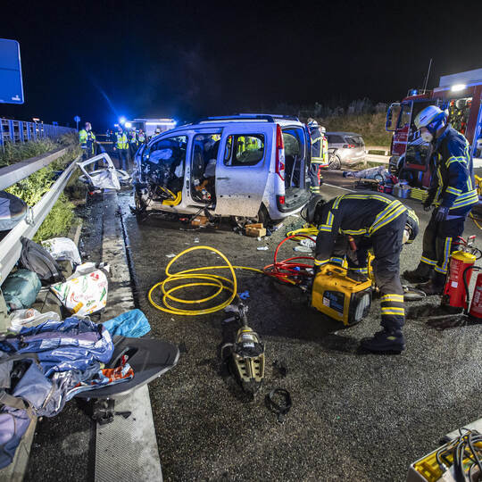 Schwerer VU BAB A8 PF-Ost Falschfahrer