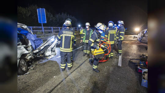 Schwerer VU BAB A8 PF-Ost Falschfahrer