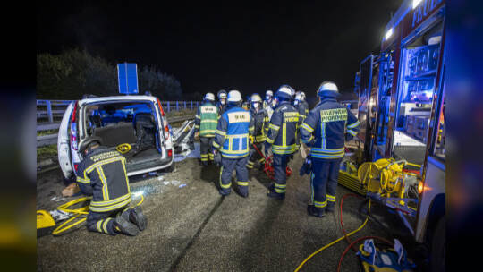 Schwerer VU BAB A8 PF-Ost Falschfahrer