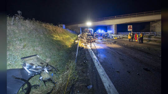 Schwerer VU BAB A8 PF-Ost Falschfahrer