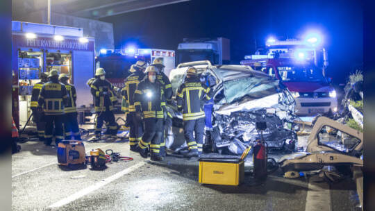 Schwerer VU BAB A8 PF-Ost Falschfahrer