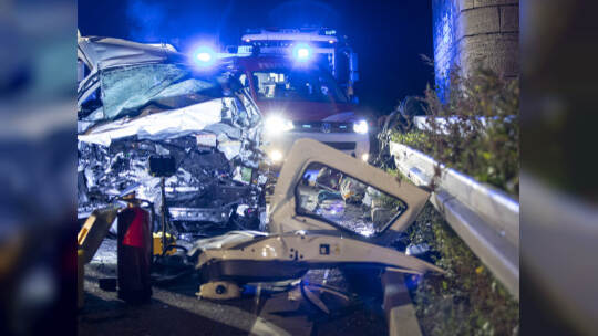 Schwerer VU BAB A8 PF-Ost Falschfahrer