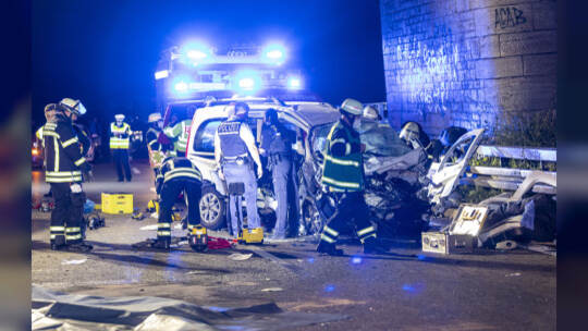 Schwerer VU BAB A8 PF-Ost Falschfahrer